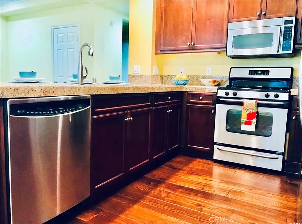 1 bed, 1.5 bath, 1050 sqft, $2,950 — Photo 4