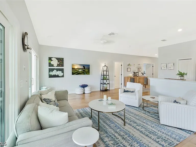 2130 Sunset Cir — Photo 10