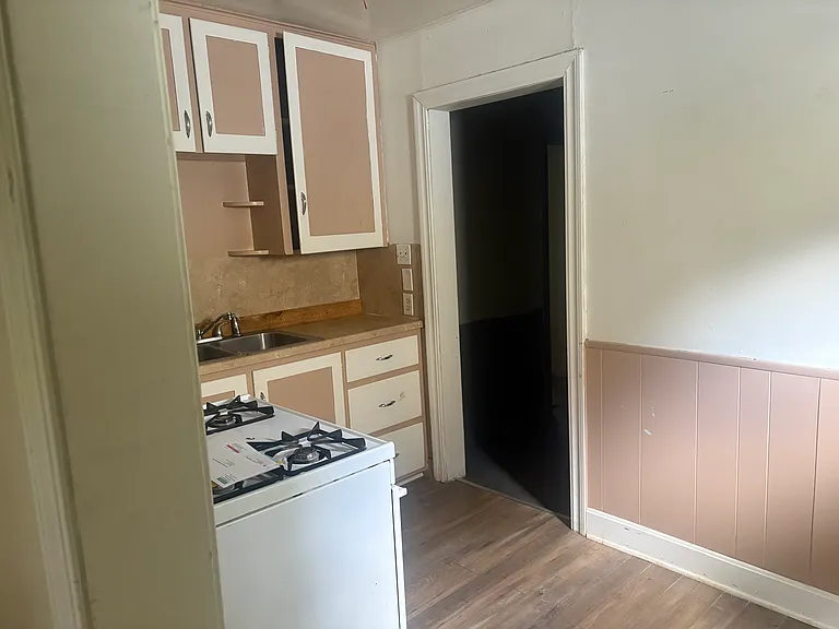 714 N Lake St — Photo 4