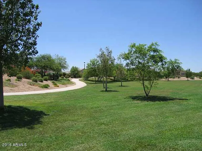 682 W Raven Dr — Photo 12