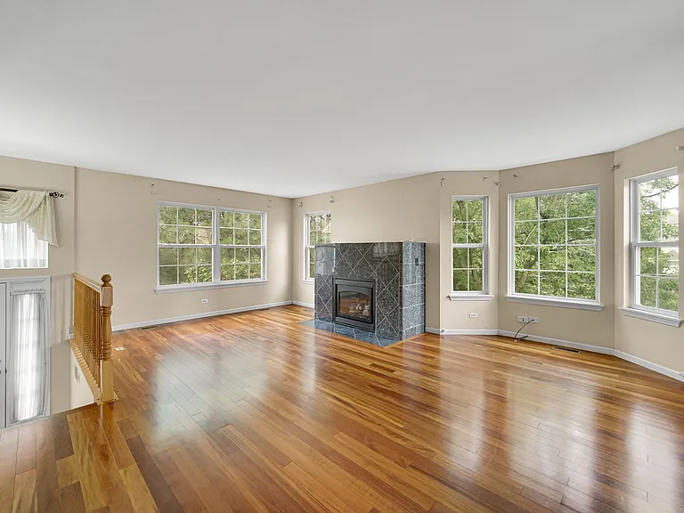 62 E Clare Ct #62 — Photo 2