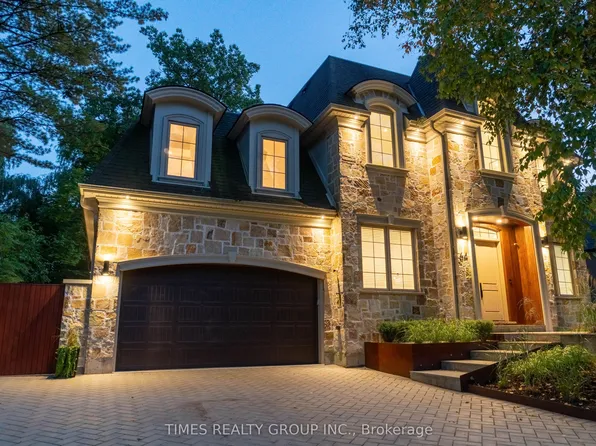 64 Ravina Cres, Hamilton, ON L9G 2E7