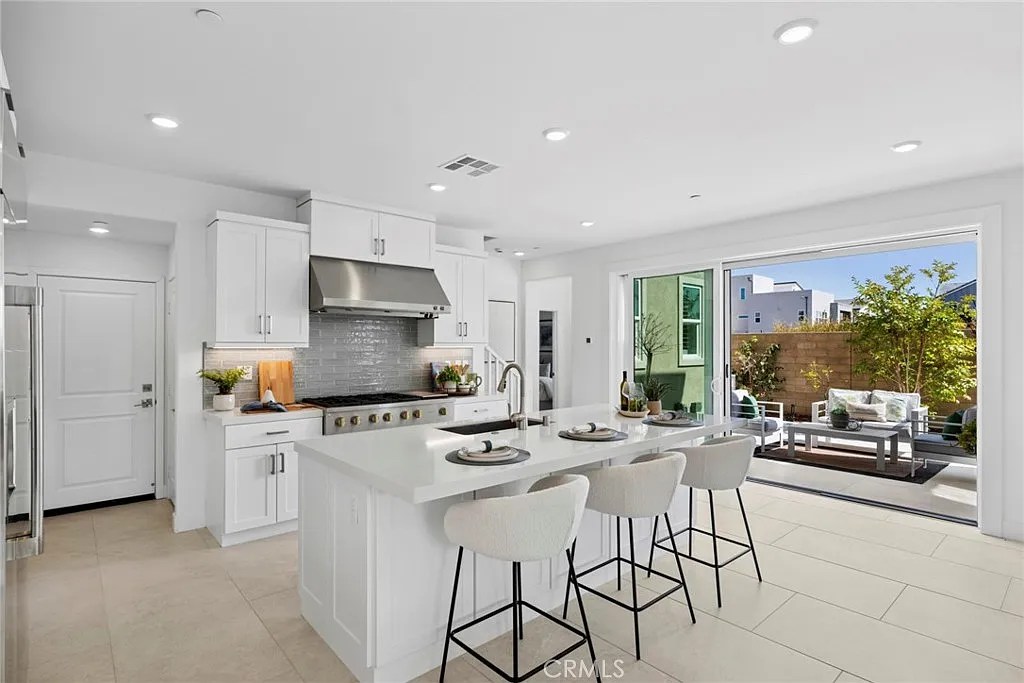 4 bed, 3.5 bath, 3009 sqft, $7,500 — Photo 4