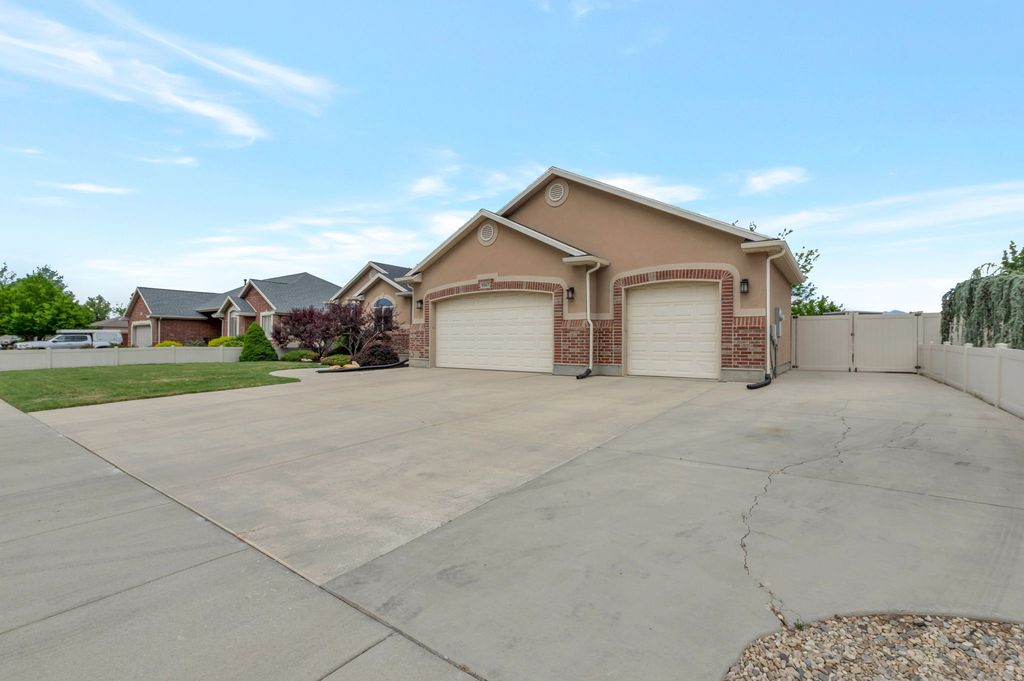 9067 S Wisteria Way, West Jordan, UT - View 2