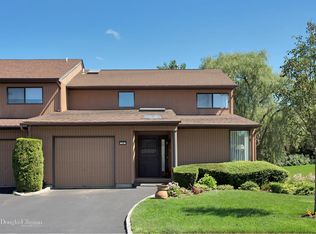 59 Northgate Cir, Melville, NY 11747