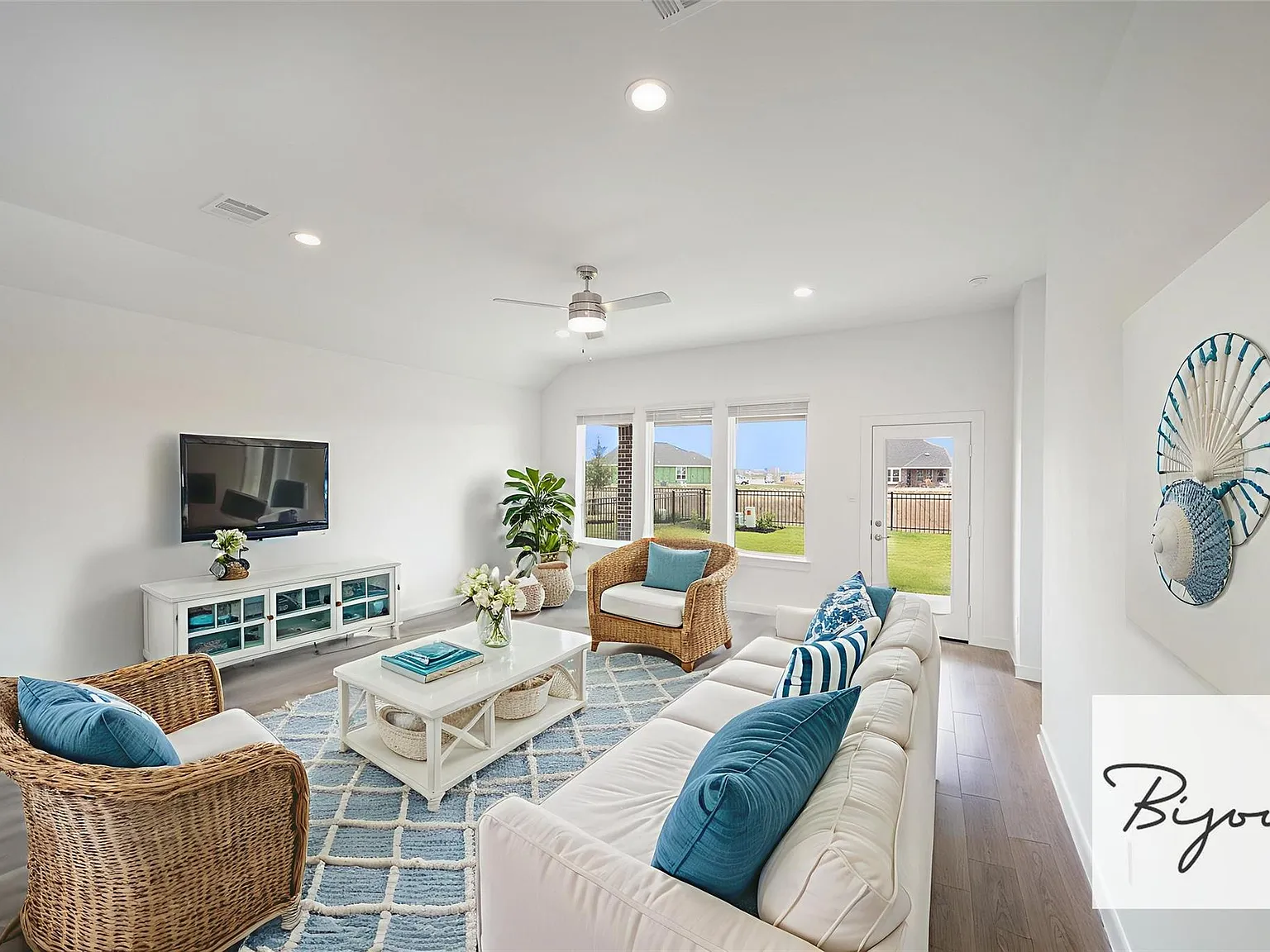 4 bed, 3.0 bath, 2072 sqft, $2,950 — Photo 1