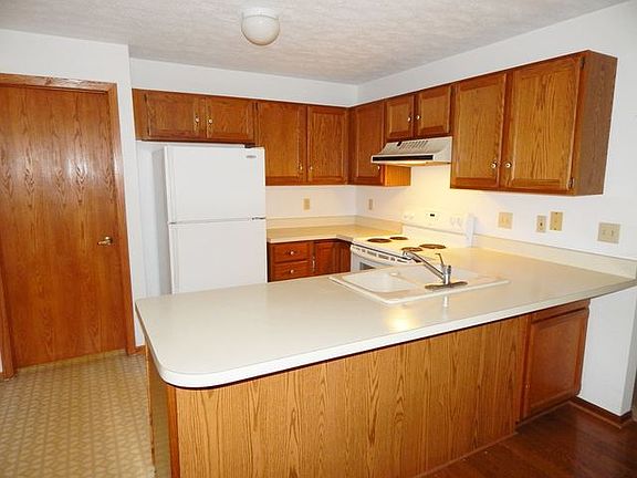 4th image of 526 Triton Ave #00