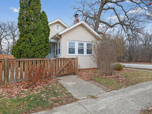 979 Vine St, Winnetka, IL 60093