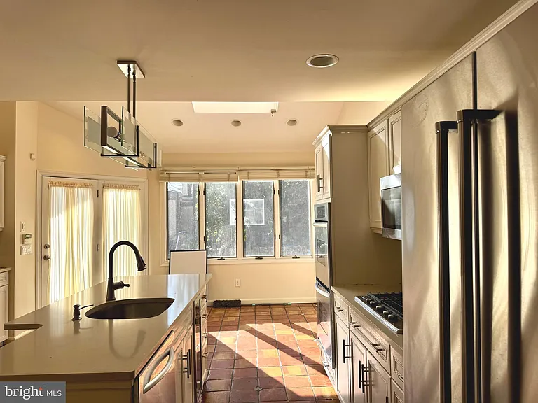 8233 Fairview Rd — Photo 4