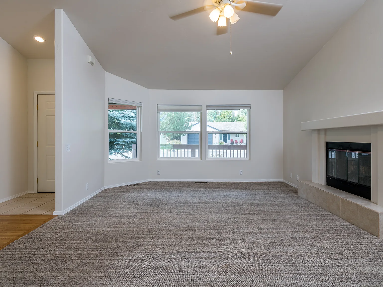 3 bed, 1645 sqft, $3,975 — Photo 4