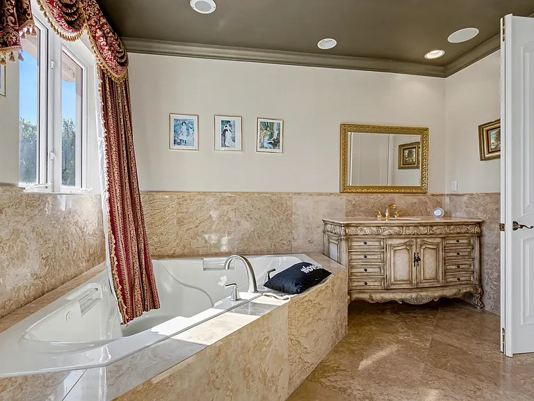 860 E Park Dr — Photo 34