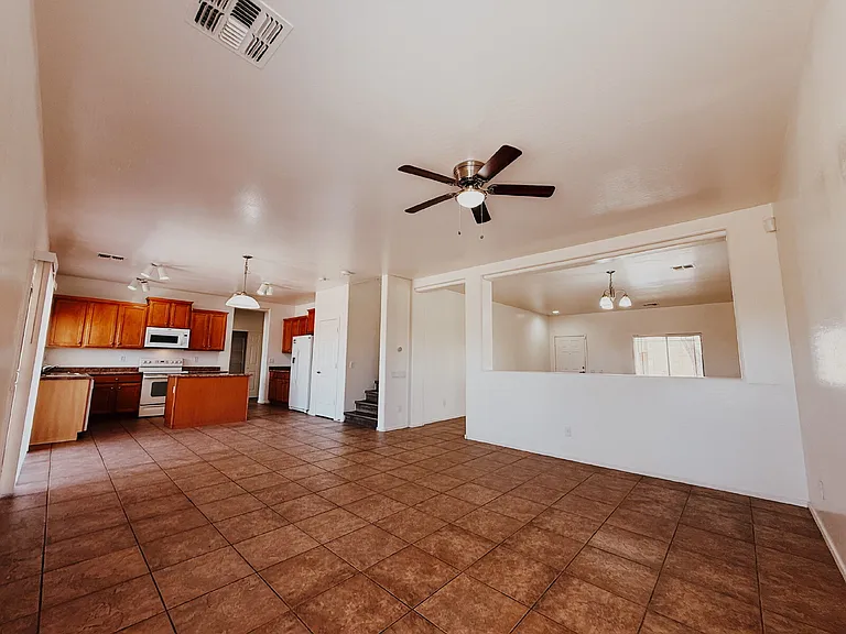 906 S 118th Ln — Photo 11