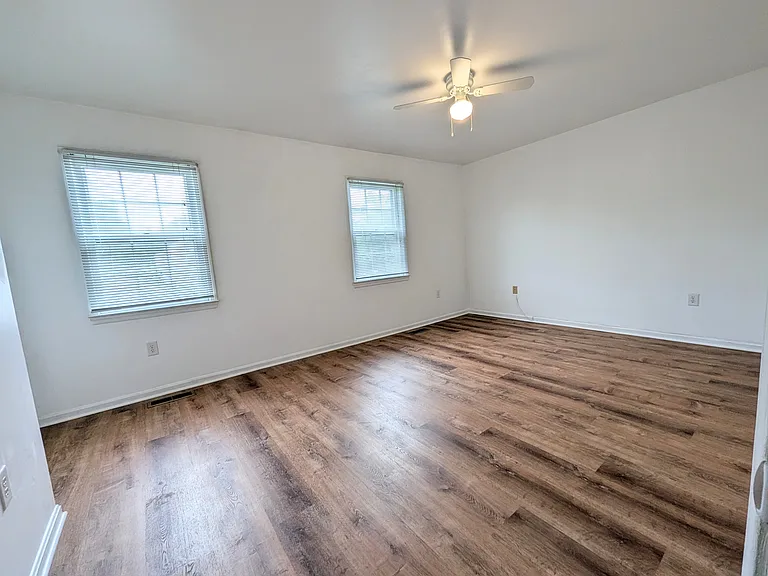 5816 Burke Manor Ct — Photo 9
