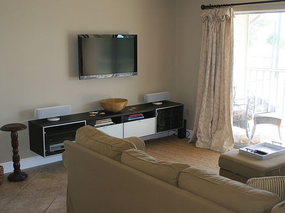 4th image of 231 Airport Ave E APT 422