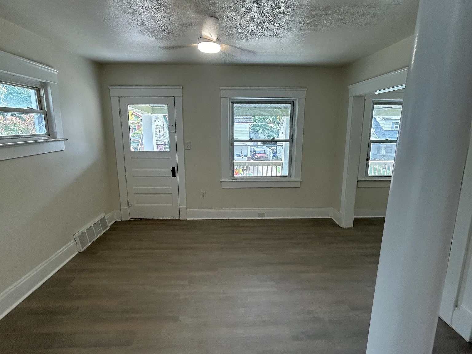 3 bed, 2060 sqft, $1,650 — Photo 4
