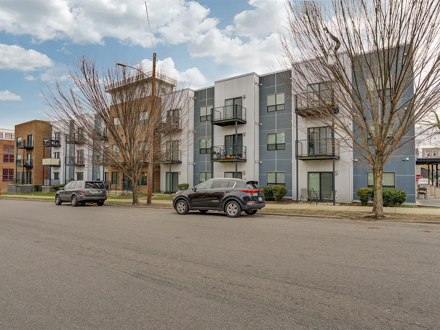 908 Perry Street — Photo 2