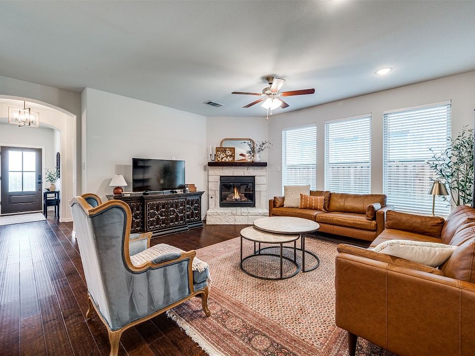 1st image of 2129 Olivereta Dr
