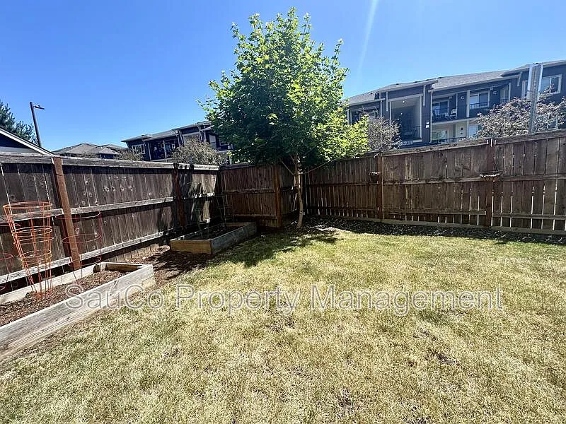 4 bed, 2.5 bath, 1727 sqft, $2,925 — Photo 4