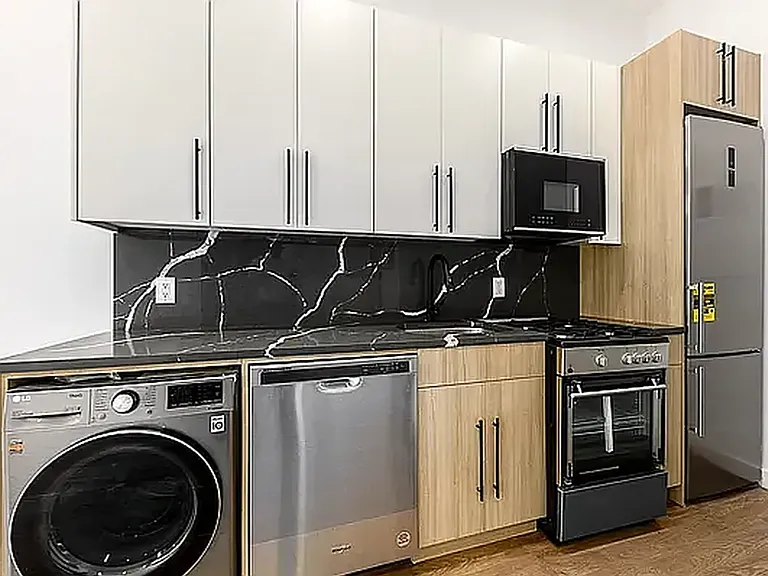 152 Macon St #1F — Photo 3