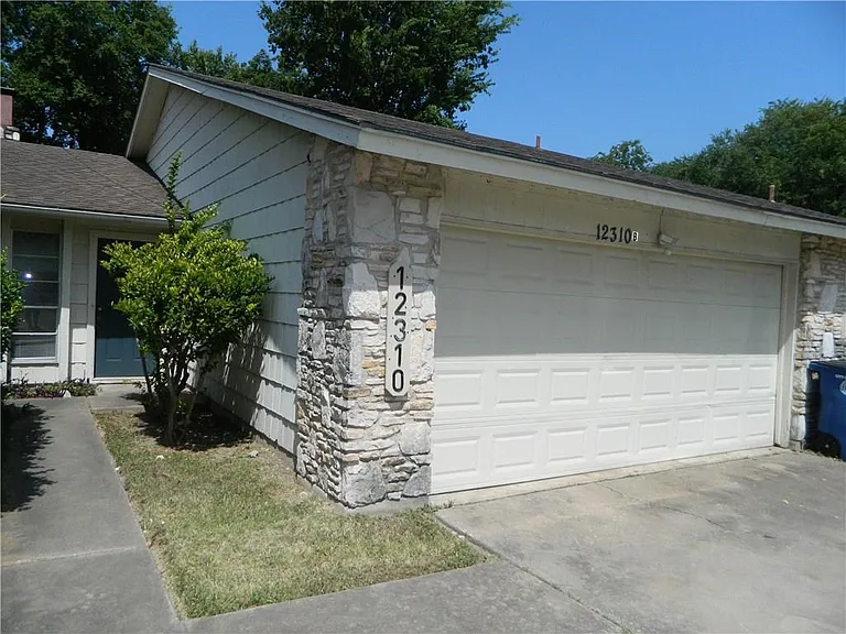 12310 Willow Wild Dr #B — Photo 2