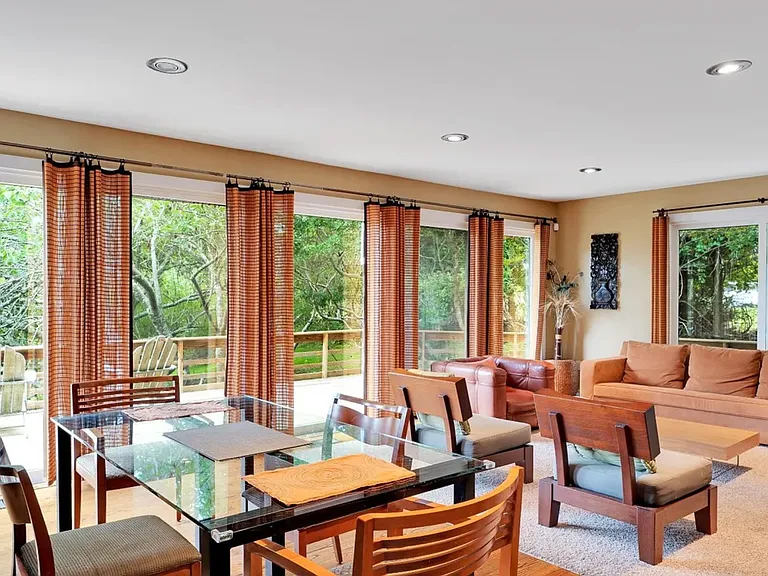 37 Gardiners Bay Dr — Photo 6