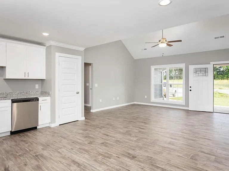 217 Skyview Cir — Photo 5