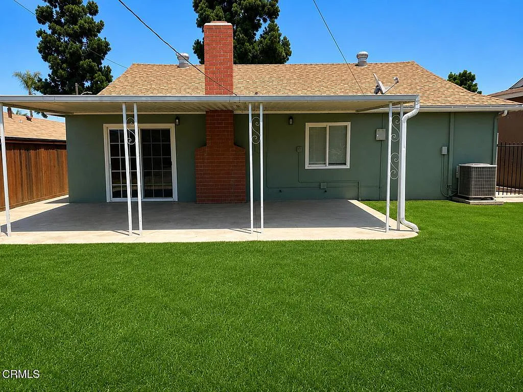 3 bed, 2.0 bath, 1119 sqft, $3,800 — Photo 2