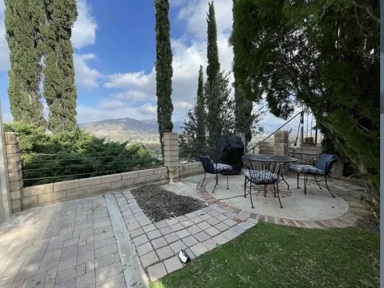 12802 Woodley Ave — Photo 2