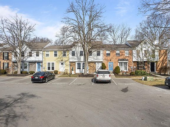 2nd image of 876 S Woodlyn Dr