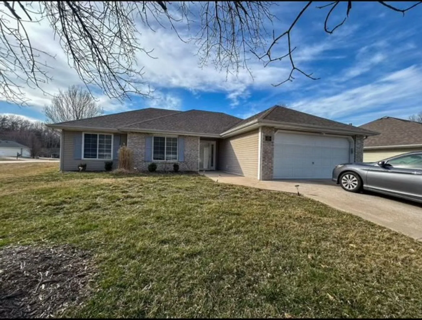 Impressive 3 Bed 2 Bath House In 7 Oaks! — Photo 1