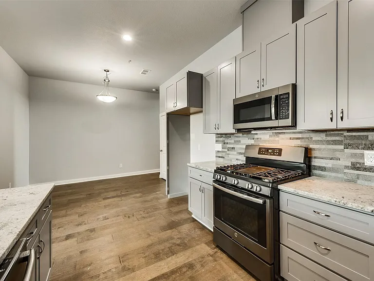 5827 Rivendell Dr — Photo 9