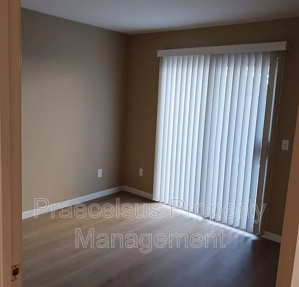1070 Georgia St #D — Photo 6