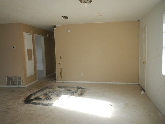 5th image of 2426 Southdale Dr