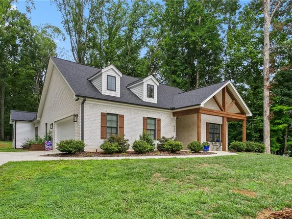 660 Corregidor St, Mebane, NC 27302