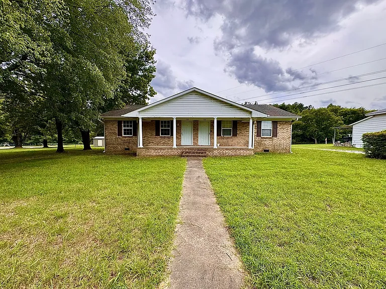 124 E Ferrell St — Photo 1