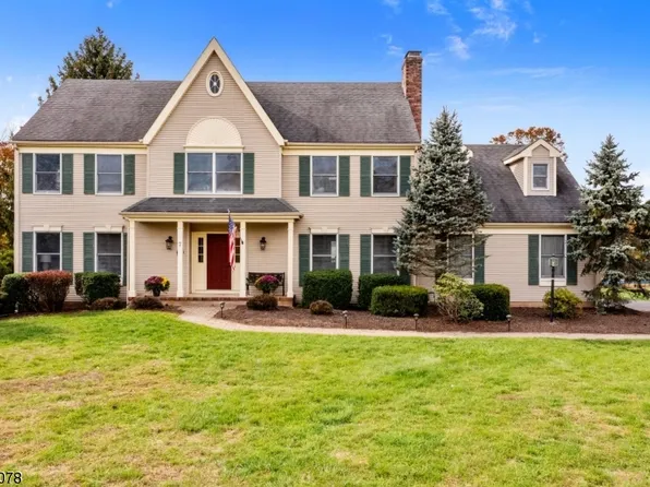 7 Canterbury Ln, Clinton Twp., NJ 08833