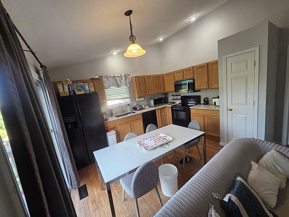 5th image of 575 Rosebud Cir
