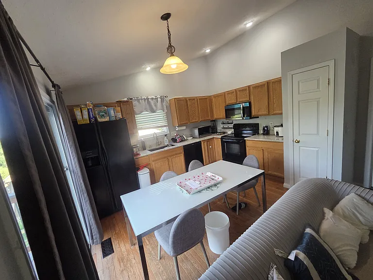 575 Rosebud Cir — Photo 5