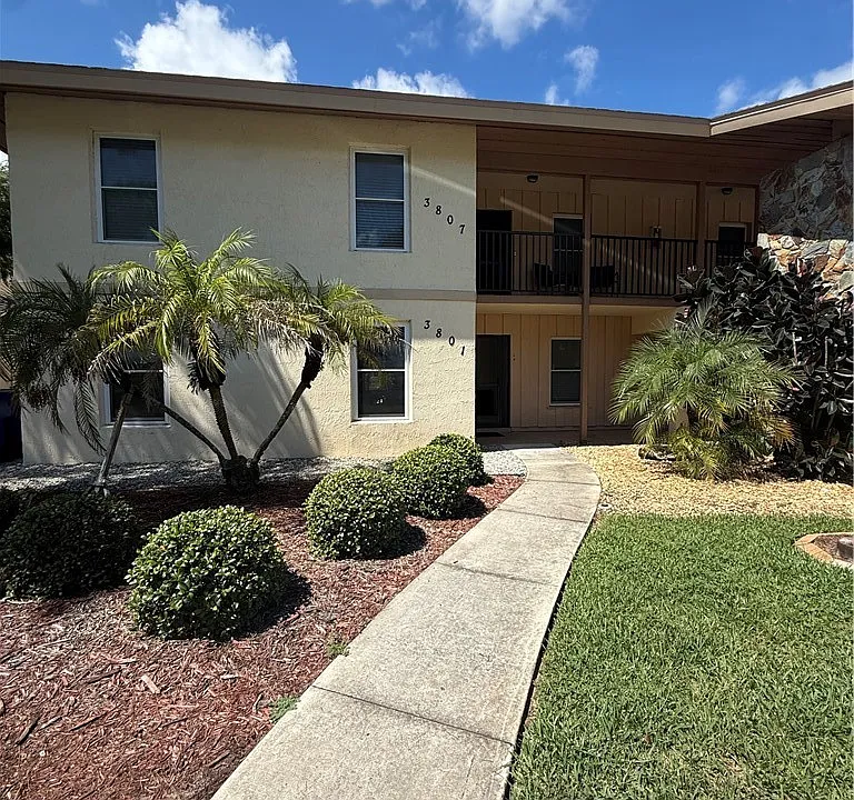 3801 Edgewater Dr