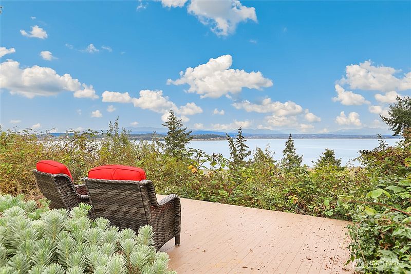 3rd image of 108 Livingston Bay Road
