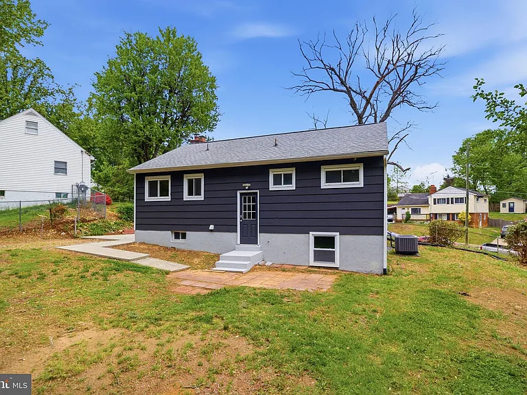 13206 Staggs Ct — Photo 32