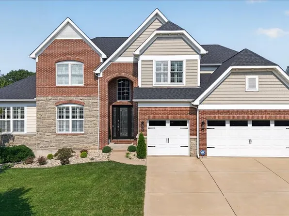 302 Oak Stand Ct, Chesterfield, MO 63005
