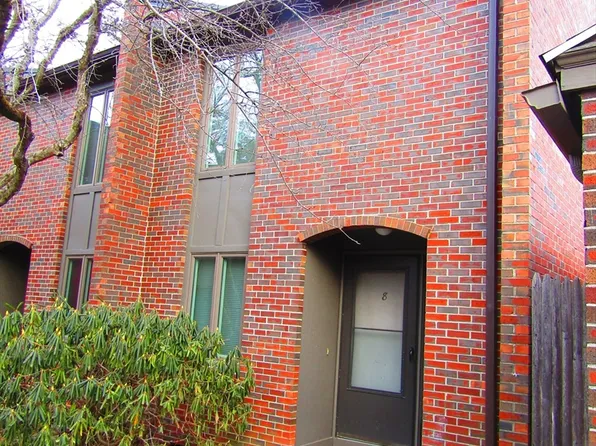 8 Webster Ct, Amherst, MA 01002