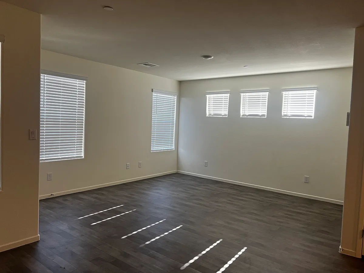 Building Photo - 1100 Scarlet Sparrow St