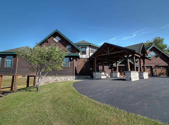 3rd image of 63 Bear Cub Ln