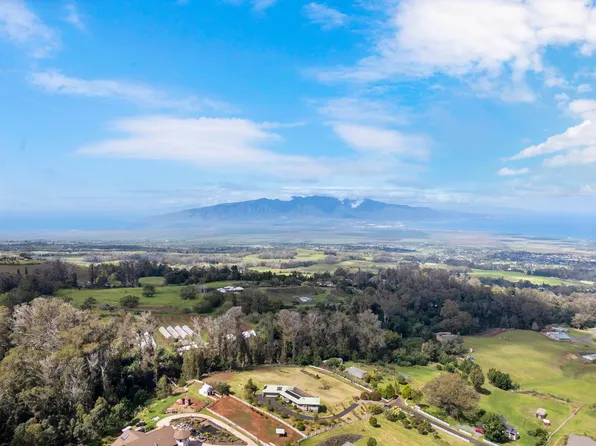 61 Naniuka Pl, Makawao, HI 96768