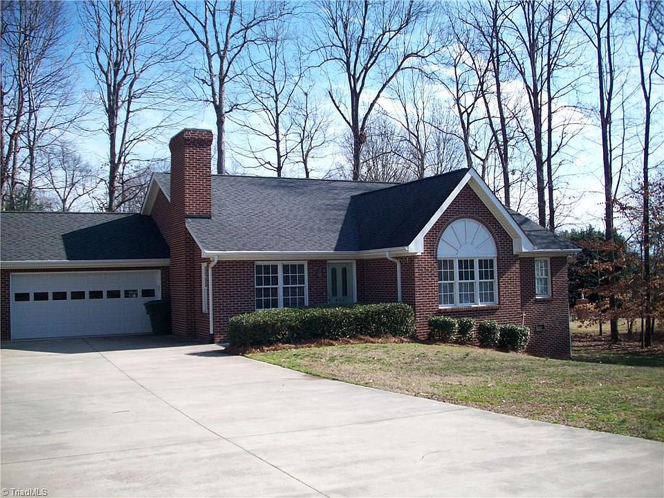 1st image of 407 Meadowood St