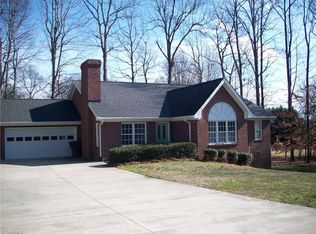 407 Meadowood St, Greensboro, NC 27409