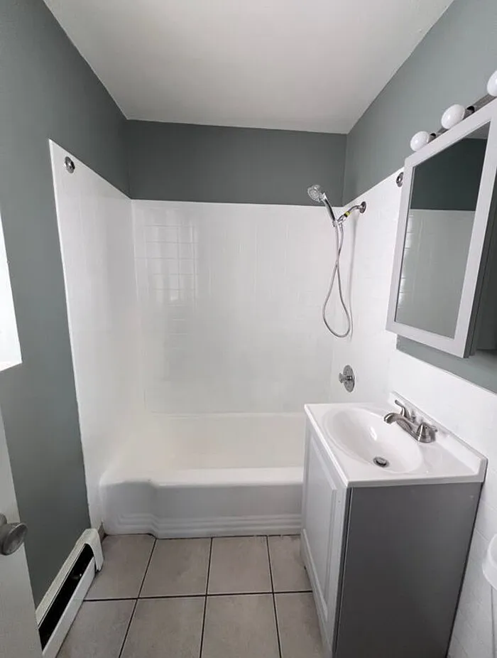 1 bed, 1.0 bath, 700 sqft, $1,100 — Photo 2