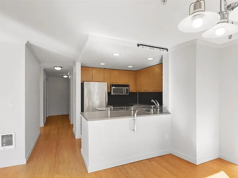 1420 E Pine St #E202 — Photo 10